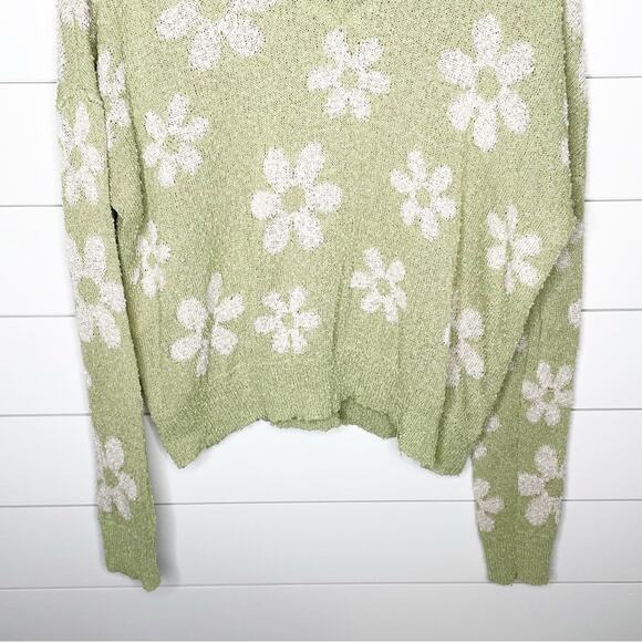 143 Story Daisy Floral Print Loose Knit V-Neck Sweater Green White Size 1X - Picture 4 of 10